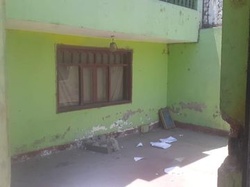 Casa de 3 pisos frente a la Panamericana Norte - La Libertad