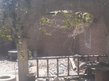 Casa de 3 pisos frente a la Panamericana Norte - La Libertad