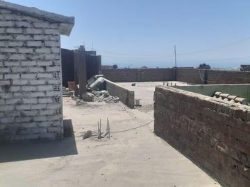 Casa de 3 pisos frente a la Panamericana Norte - La Libertad