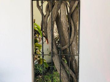 Hermosa casa tipo hacienda con rústicos y finos acabados. A media cuadra de parque privado!
