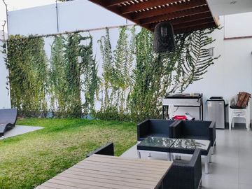 Linda y Moderna Casa en Calle Cerrada Muy Segura - La Molina