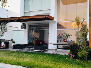Linda y Moderna Casa en Calle Cerrada Muy Segura - La Molina