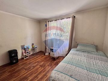 HERMOSA Y AMPLIA CASA DE DOS PISOS