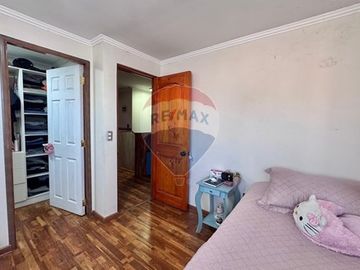 HERMOSA Y AMPLIA CASA DE DOS PISOS