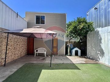HERMOSA Y AMPLIA CASA DE DOS PISOS