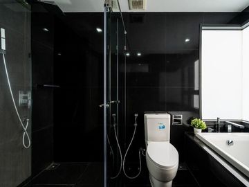 New renovated and decorated condo close to BTS Thong Lor