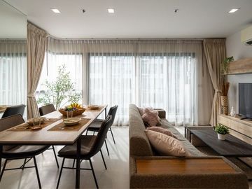 New renovated and decorated condo close to BTS Thong Lor