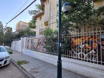 Casa en Venta en Irarrazaval / metro Monseñor Eyzaguirre