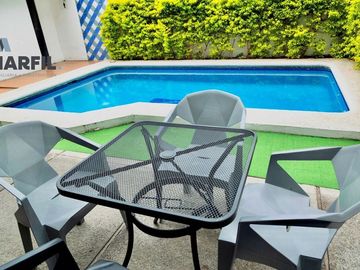 Casa Residencial Céntrica con Alberca en VENTA en Lomas Vista Hermosa Colima