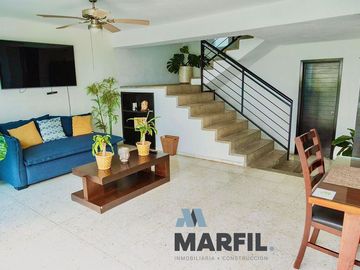 Casa Residencial Céntrica con Alberca en VENTA en Lomas Vista Hermosa Colima