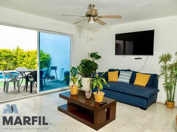 Casa Residencial Céntrica con Alberca en VENTA en Lomas Vista Hermosa Colima
