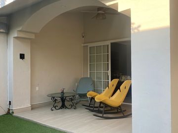 Casa Remodelada en Venta en Lomas Verdes cerca de Av Constitución y  SAMS
