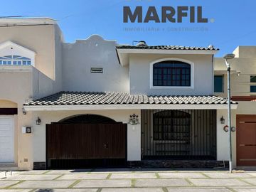 Casa Remodelada en Venta en Lomas Verdes cerca de Av Constitución y  SAMS