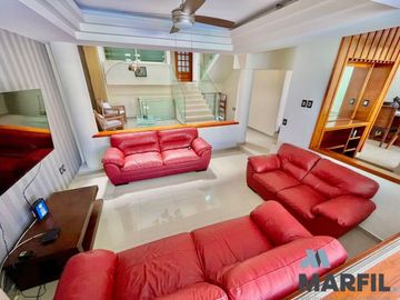 Casa en Venta con Alberca en Lomas Vista Hermosa Colima cerca Av Felipe Sevilla