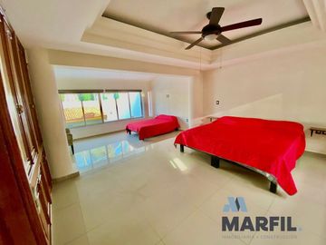 Casa en Venta con Alberca en Lomas Vista Hermosa Colima cerca Av Felipe Sevilla