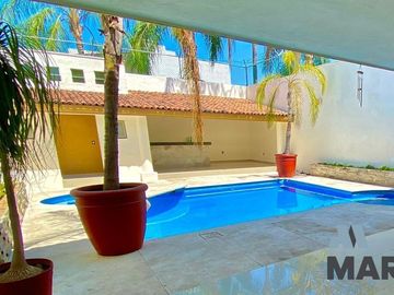 Casa en Venta con Alberca en Lomas Vista Hermosa Colima cerca Av Felipe Sevilla