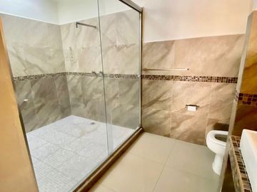Casa en Venta con Alberca en Lomas Vista Hermosa Colima cerca Av Felipe Sevilla