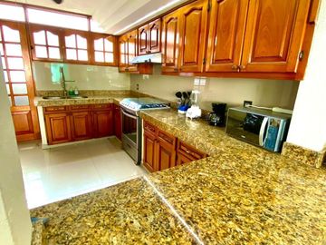 Casa en Venta con Alberca en Lomas Vista Hermosa Colima cerca Av Felipe Sevilla