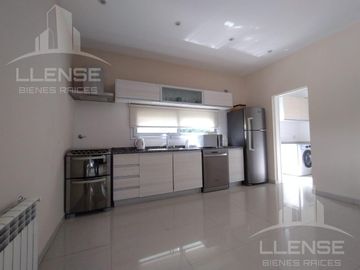 Casa 5 ambientes en 2 plantas en venta - Barrio Privado Los Troncos