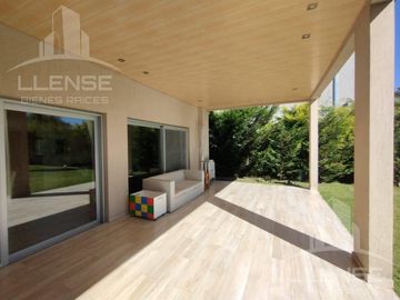 Casa 5 ambientes en 2 plantas en venta - Barrio Privado Los Troncos