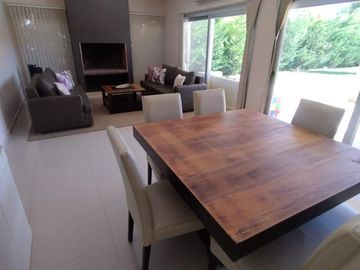 Casa 5 ambientes en 2 plantas en venta - Barrio Privado Los Troncos