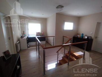 Casa 5 ambientes en 2 plantas en venta - Barrio Privado Los Troncos
