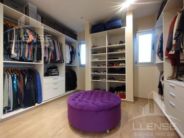 Casa 5 ambientes en 2 plantas en venta - Barrio Privado Los Troncos