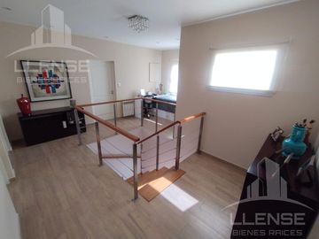 Casa 5 ambientes en 2 plantas en venta - Barrio Privado Los Troncos