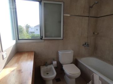 Casa 5 ambientes en 2 plantas en venta - Barrio Privado Los Troncos