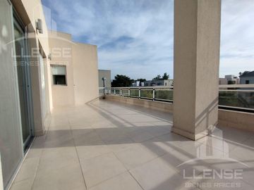 Casa 5 ambientes en 2 plantas en venta - Barrio Privado Los Troncos