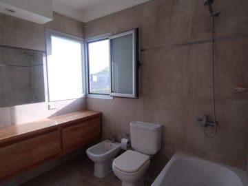 Casa 5 ambientes en 2 plantas en venta - Barrio Privado Los Troncos