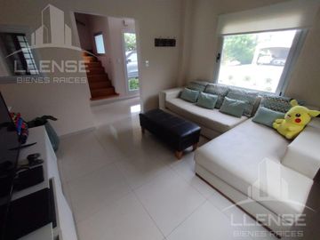 Casa 5 ambientes en 2 plantas en venta - Barrio Privado Los Troncos