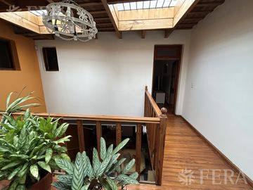 Venta de casa 5 ambientes con cochera y piscina en Barracas