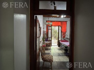 Venta de casa 5 ambientes con cochera y piscina en Barracas