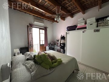 Venta de casa 5 ambientes con cochera y piscina en Barracas