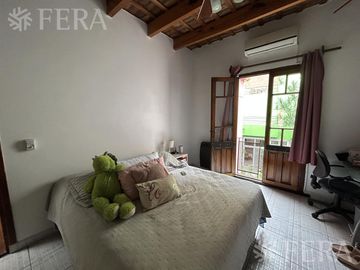 Venta de casa 5 ambientes con cochera y piscina en Barracas