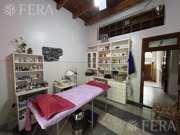 Venta de casa 5 ambientes con cochera y piscina en Barracas