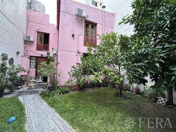 Venta de casa 5 ambientes con cochera y piscina en Barracas