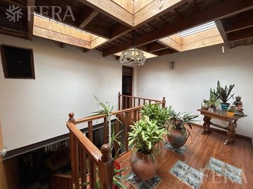 Venta de casa 5 ambientes con cochera y piscina en Barracas