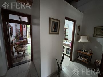 Venta de casa 5 ambientes con cochera y piscina en Barracas