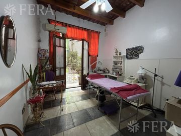 Venta de casa 5 ambientes con cochera y piscina en Barracas