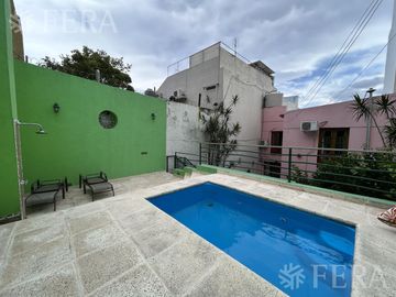 Venta de casa 5 ambientes con cochera y piscina en Barracas