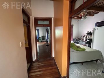 Venta de casa 5 ambientes con cochera y piscina en Barracas