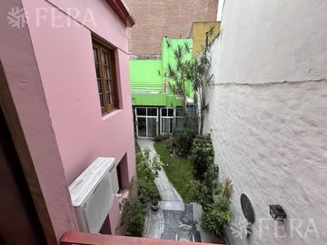 Venta de casa 5 ambientes con cochera y piscina en Barracas