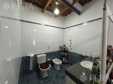 Venta de casa 5 ambientes con cochera y piscina en Barracas