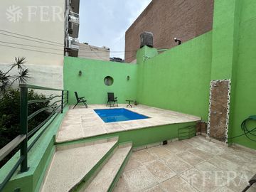 Venta de casa 5 ambientes con cochera y piscina en Barracas