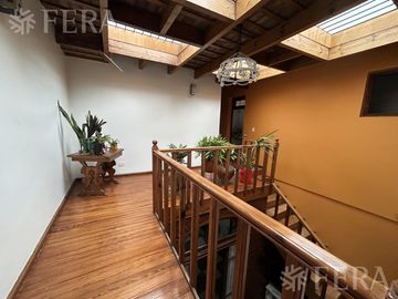 Venta de casa 5 ambientes con cochera y piscina en Barracas