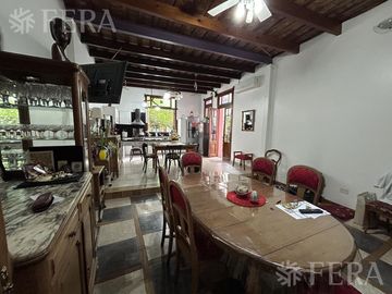 Venta de casa 5 ambientes con cochera y piscina en Barracas