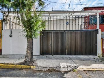 VENTA CASA EN LAS ÁGUILAS