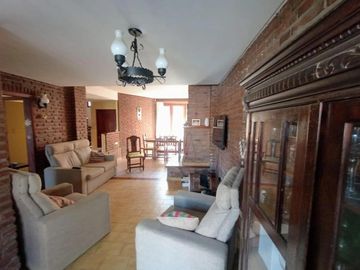 Casa en venta - 4 Dormitorios 3 Baños - Cochera - 250Mts2 - Balcarce